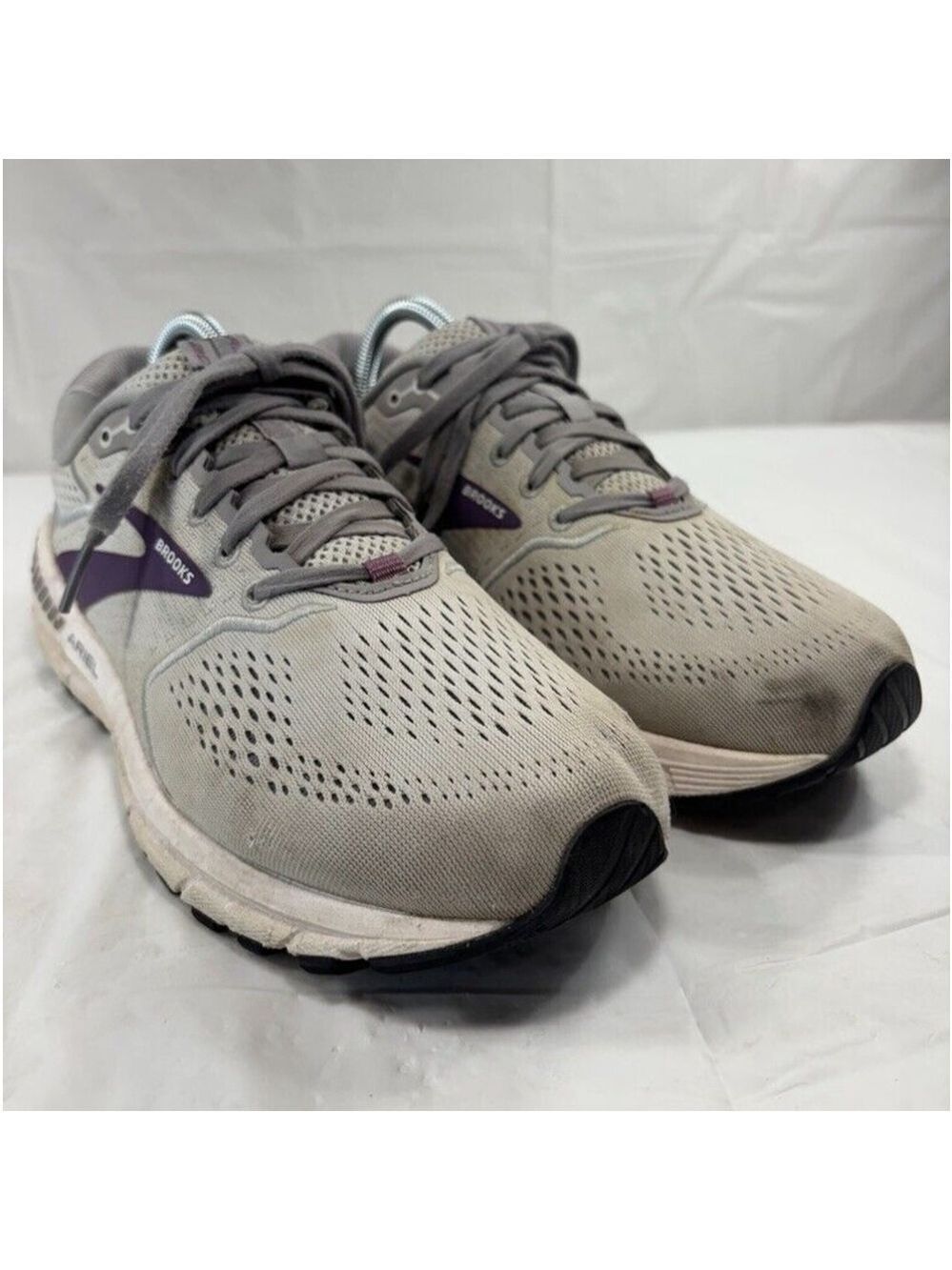 Size 10 - Brooks Ariel 20 Oyster Grape W